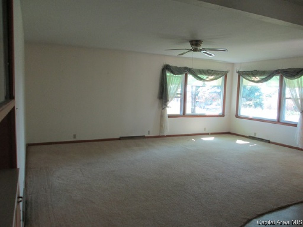 2190 Literberry Prentice Road Jacksonville, IL 62650 - Photo 2 of 10