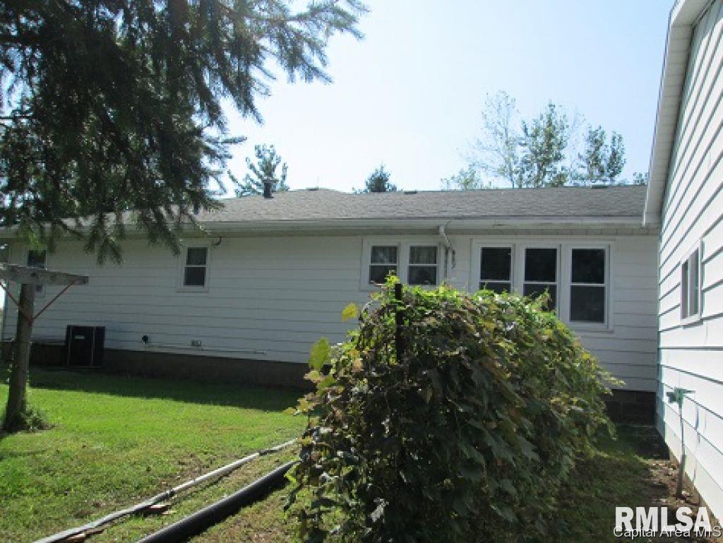 2190 Literberry Prentice Road Jacksonville, IL 62650 - Photo 7 of 10