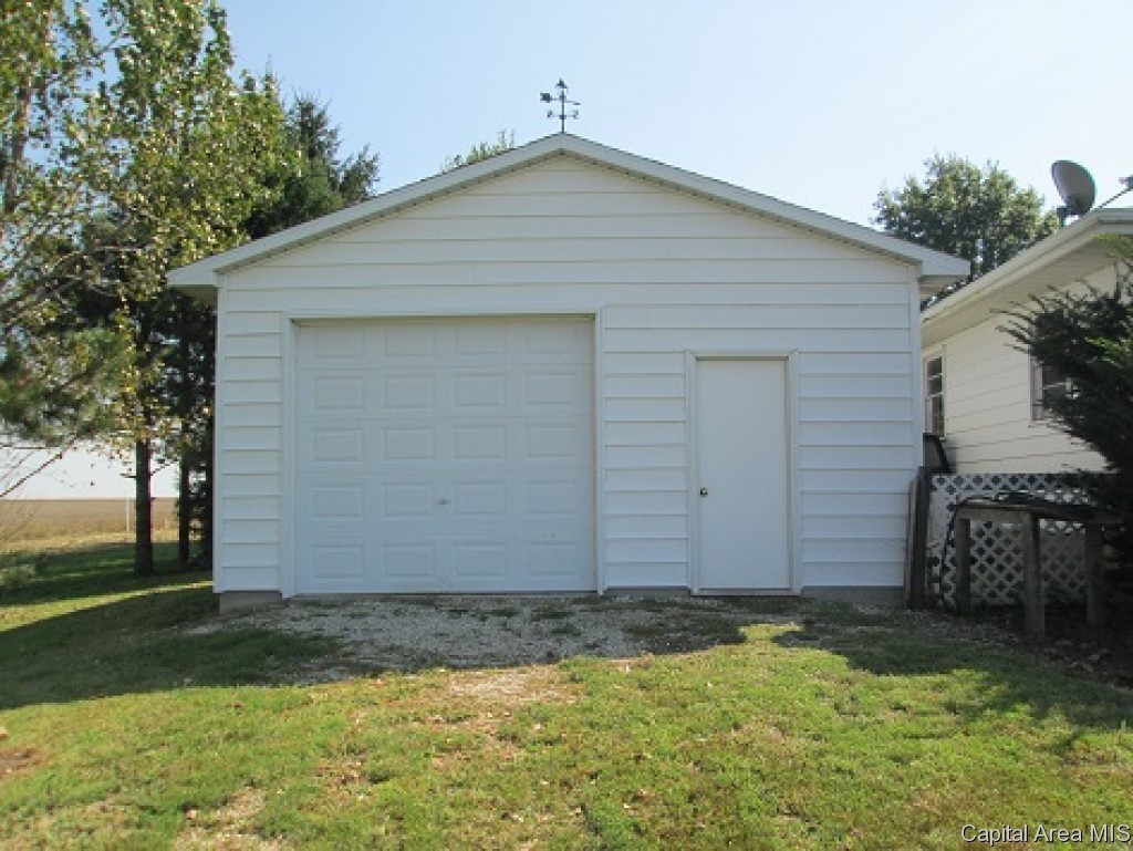 2190 Literberry Prentice Road Jacksonville, IL 62650 - Photo 8 of 10