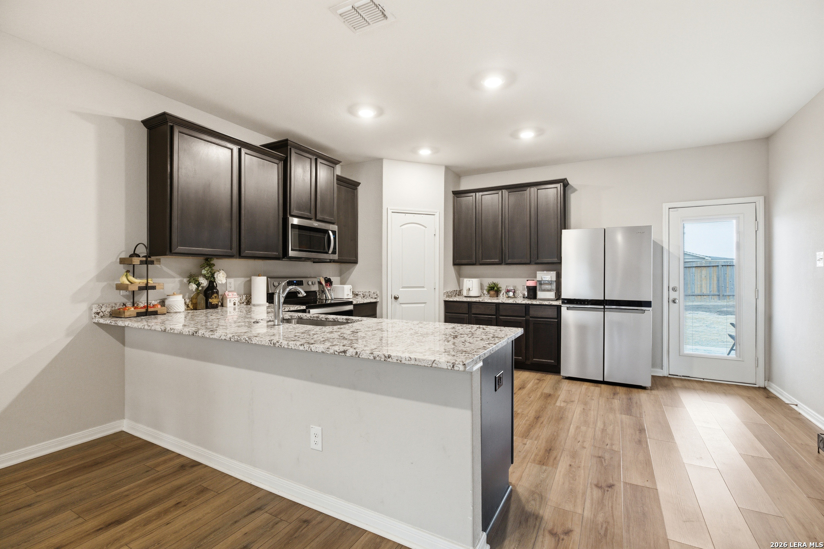 9142 Canvas Run Converse, TX 78109 - Photo 8 of 26