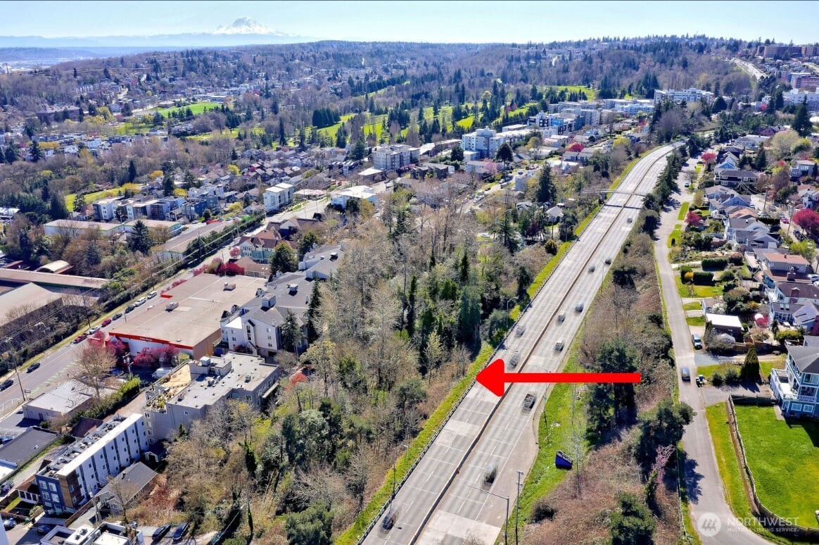 3905 Southwest Avalon Way Seattle, WA 98126 - Photo 6 of 24 Gallery Image 6