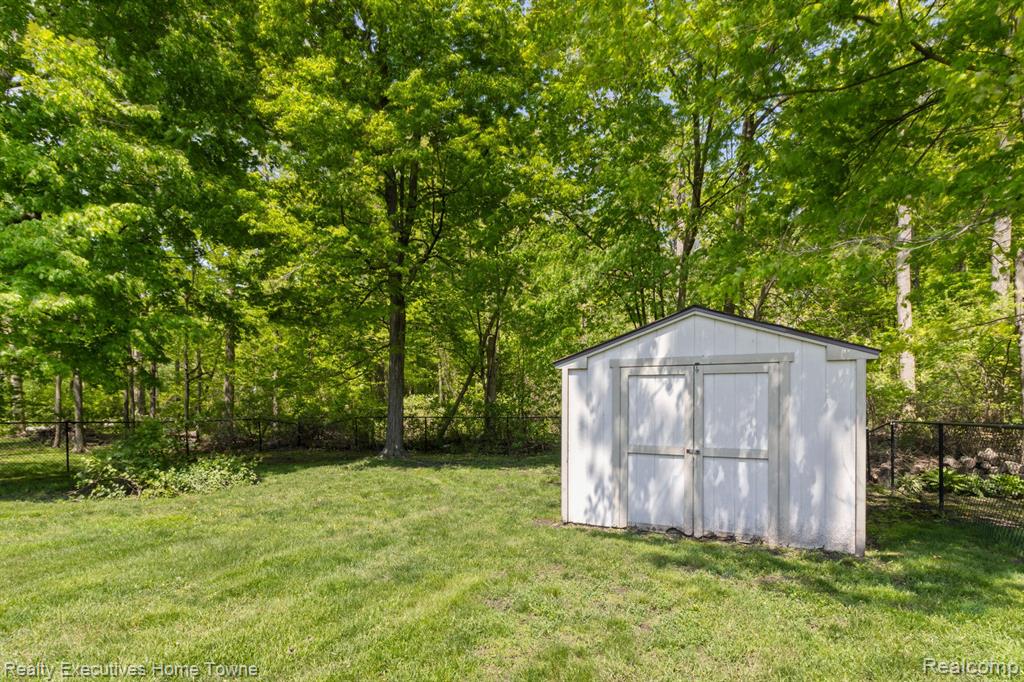 28301 Katie Road Chesterfield, MI 48047 - Photo 9 of 35 Gallery Image 9