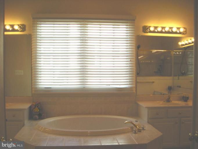 321 Cameron Station Boulevard Alexandria, VA 22304 - Photo 16 of 19 a white bath tub sitting next to a window