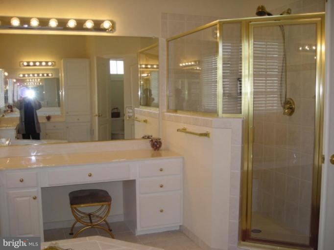 321 Cameron Station Boulevard Alexandria, VA 22304 - Photo 17 of 19 a bathroom with a sink a mirror and shower