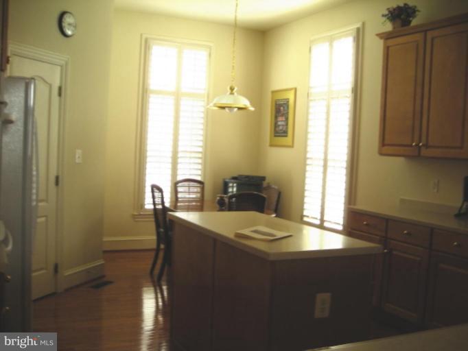 321 Cameron Station Boulevard Alexandria, VA 22304 - Photo 8 of 19 a bathroom with a bathtub and a sink