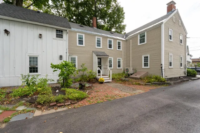 $650,000 | 10 Maple Street, Exeter, NH 03833