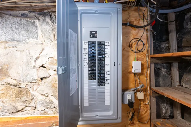 $650,000 | 10 Maple Street, Exeter, NH 03833