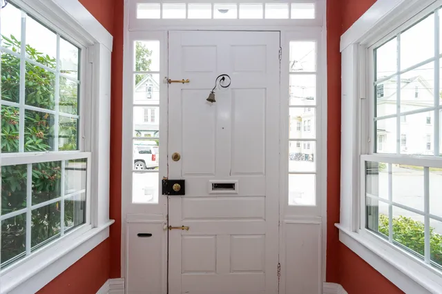 $650,000 | 10 Maple Street, Exeter, NH 03833