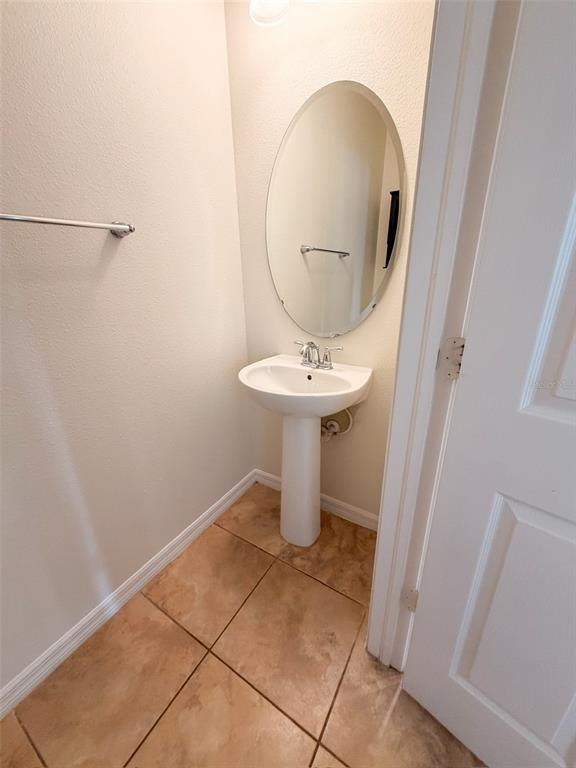 4747 Chatterton Way Riverview, FL 33578 - Photo 13 of 24 a bathroom with a sink and mirror