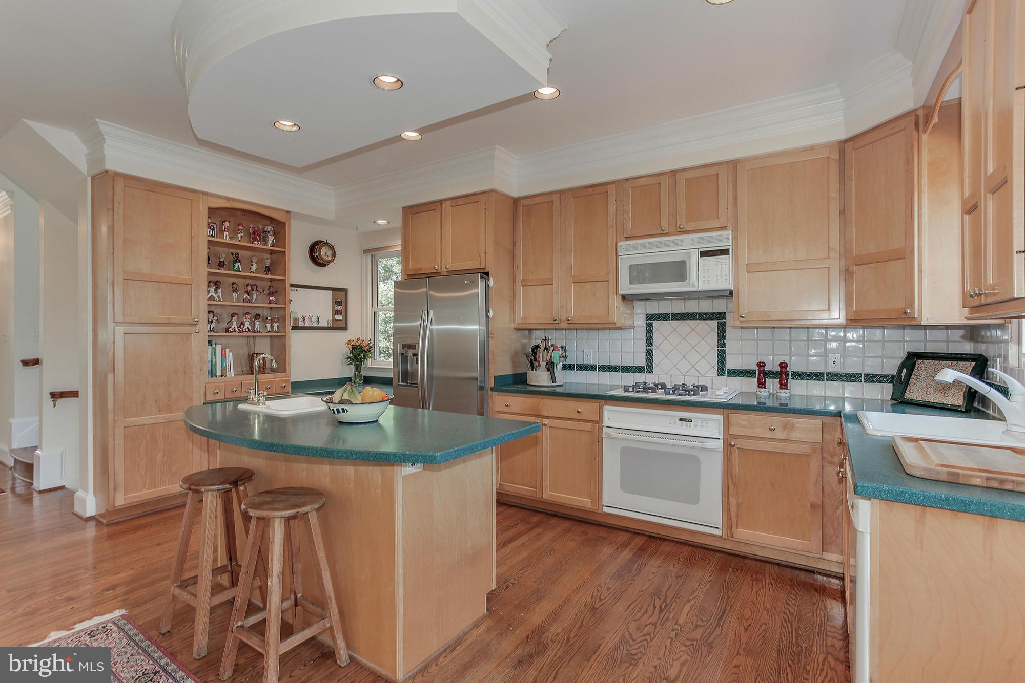 6807 19th Road North Arlington, VA 22213 - Photo 12 of 30 Kitchen