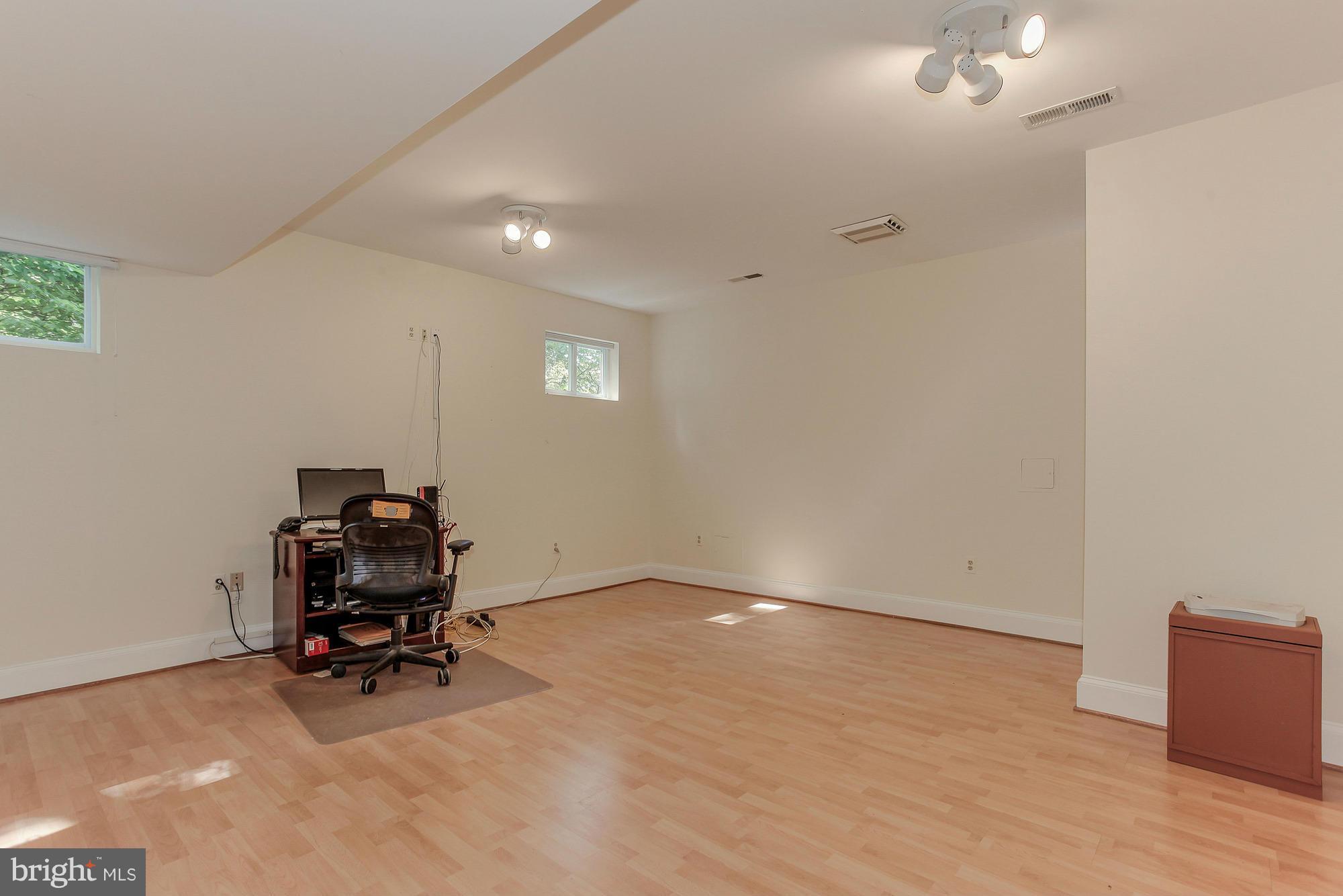 6807 19th Road North Arlington, VA 22213 - Photo 26 of 30 Interior (General)