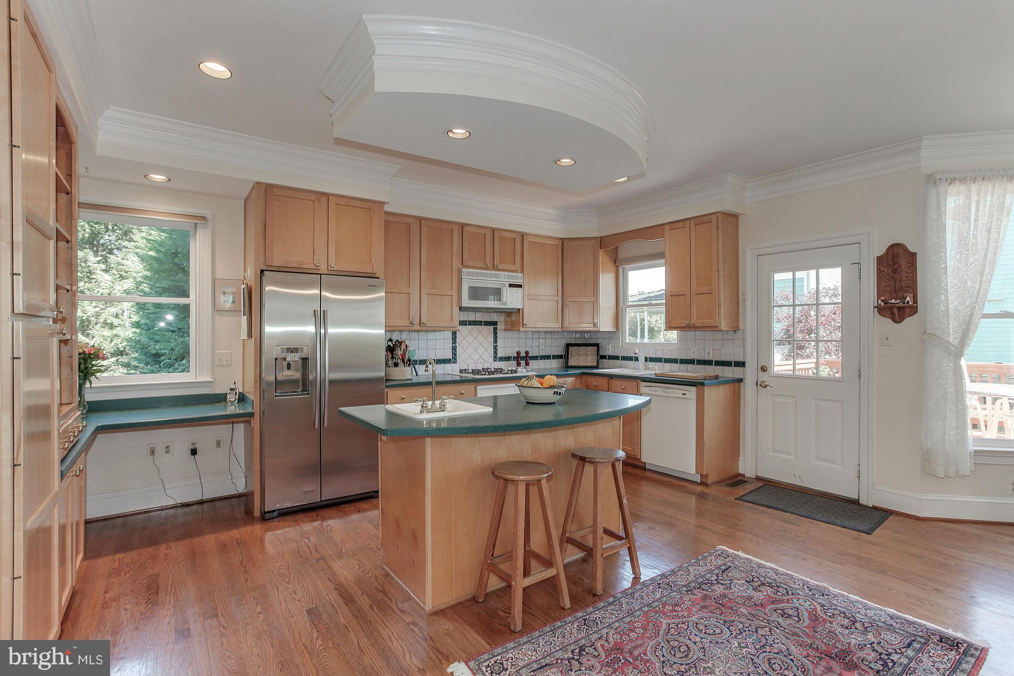 6807 19th Road North Arlington, VA 22213 - Photo 10 of 30 Kitchen