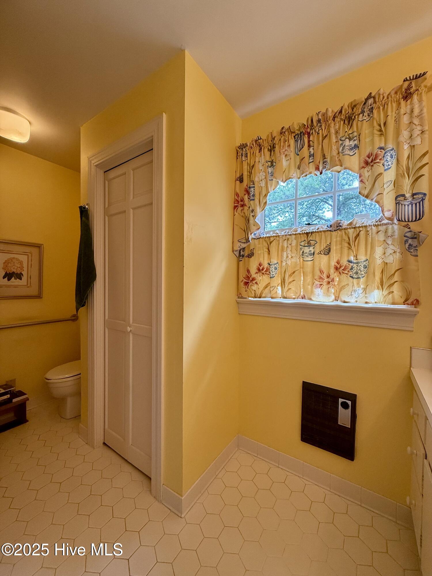 901 School Drive Williamston, NC 27892 - Photo 53 of 74 Master bathroom