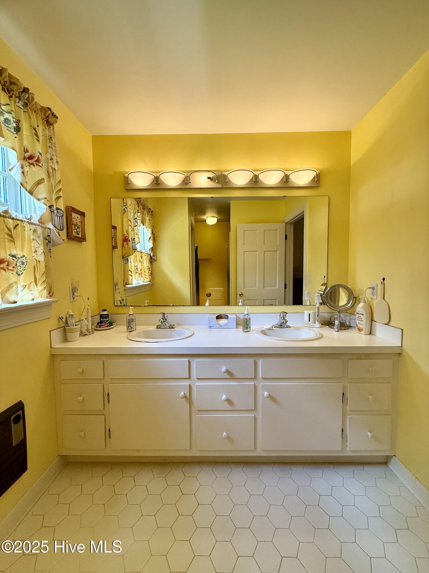 901 School Drive Williamston, NC 27892 - Photo 56 of 74 Master bathroom