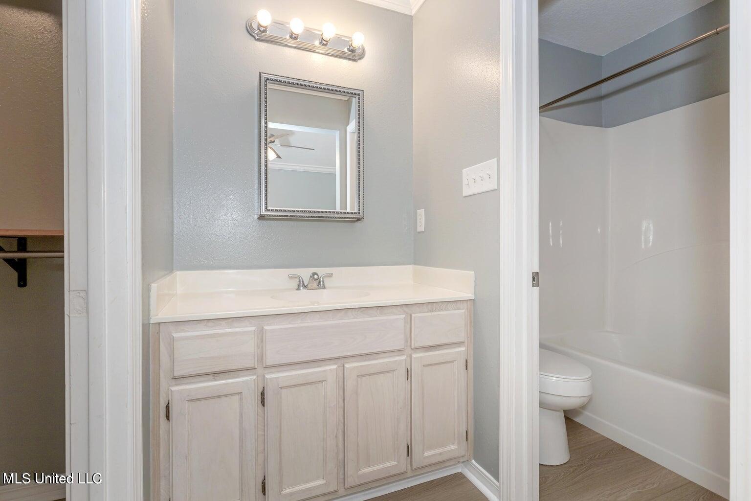 602 Ronda Lane Ocean Springs, MS 39564 - Photo 10 of 31 Bathroom