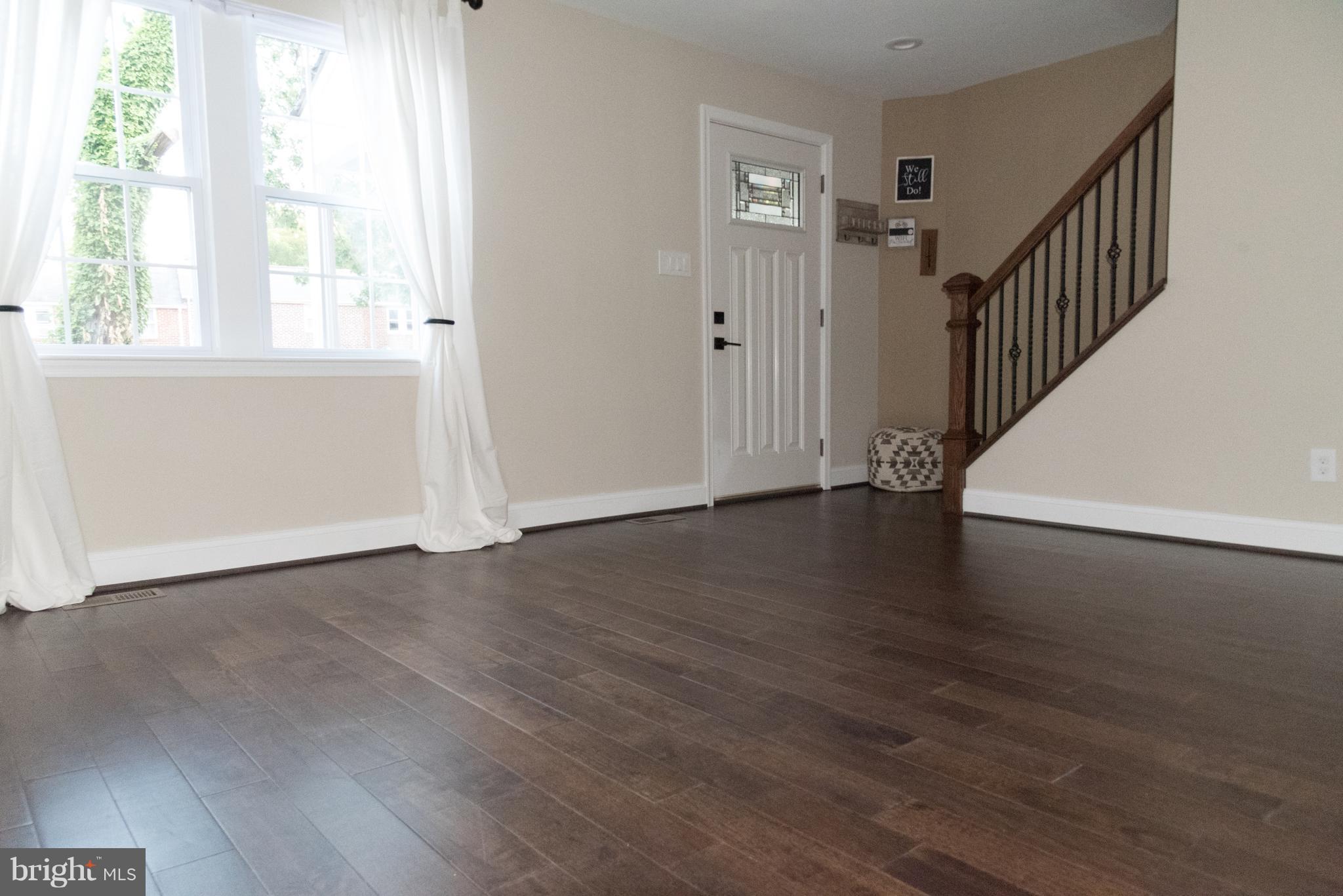 746 East Cold Spring Lane Baltimore, MD 21212 - Photo 12 of 29 Living Room