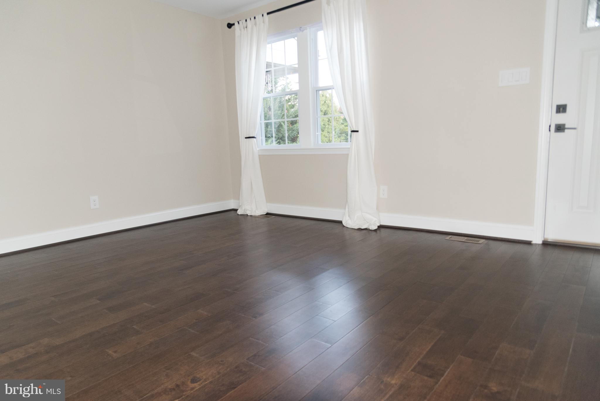 746 East Cold Spring Lane Baltimore, MD 21212 - Photo 13 of 29 Living Room