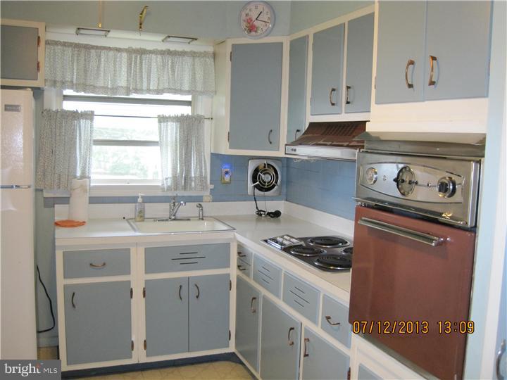 1605 6th Avenue Folsom, PA 19033 - Photo 11 of 17 Kitchen