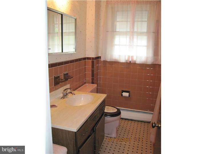 1605 6th Avenue Folsom, PA 19033 - Photo 12 of 17 Bathroom