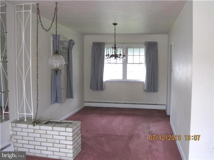 1605 6th Avenue Folsom, PA 19033 - Photo 10 of 17 Living Room