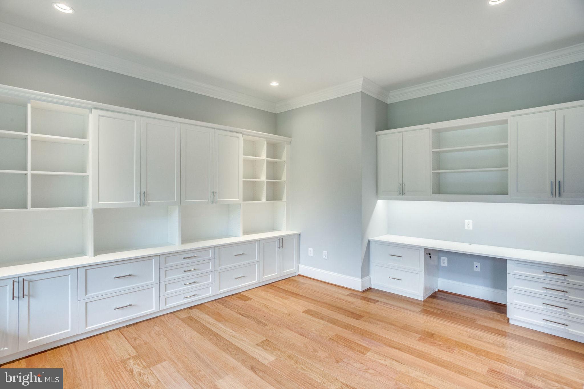 11709 Valley Road Fairfax, VA 22033 - Photo 8 of 35 Gallery Image 8