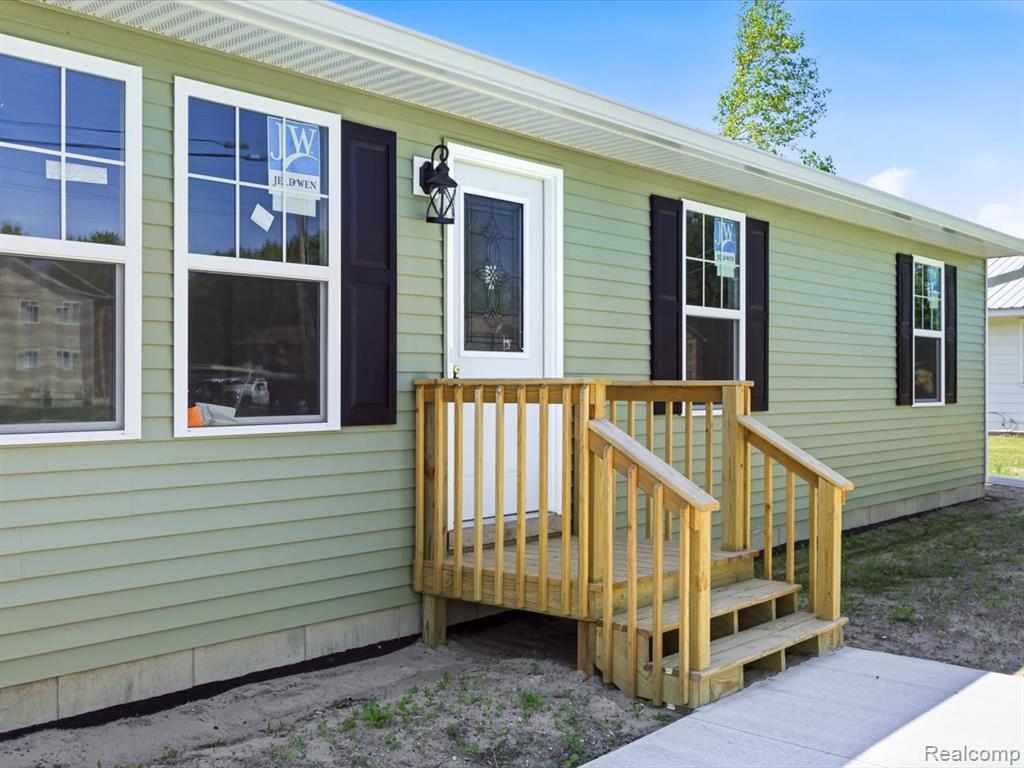 2941 Beach Road Port Huron, MI 48060 - Photo 3 of 30