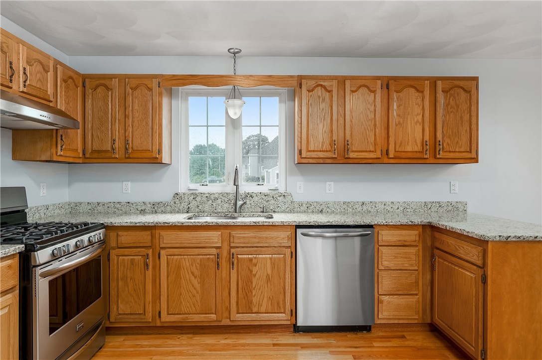 87 Fairhaven Road Cumberland, RI 02864 - Photo 4 of 41