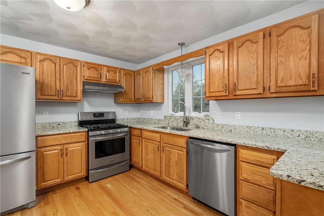 87 Fairhaven Road Cumberland, RI 02864 - Photo 5 of 41