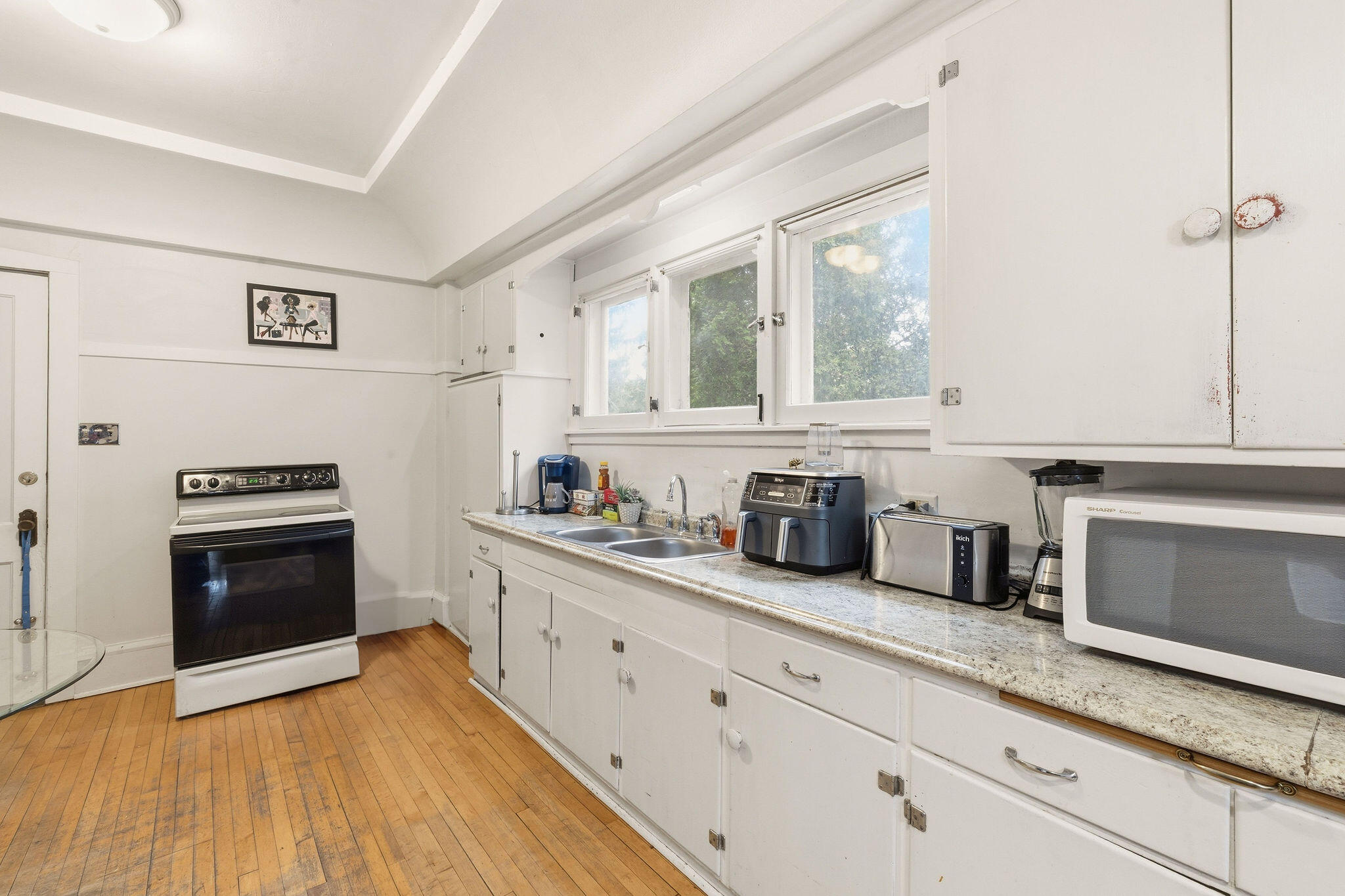 1526 North Hawley Road, Unit 1528 Milwaukee, WI 53208 - Photo 18 of 30 Nice cabinet space!