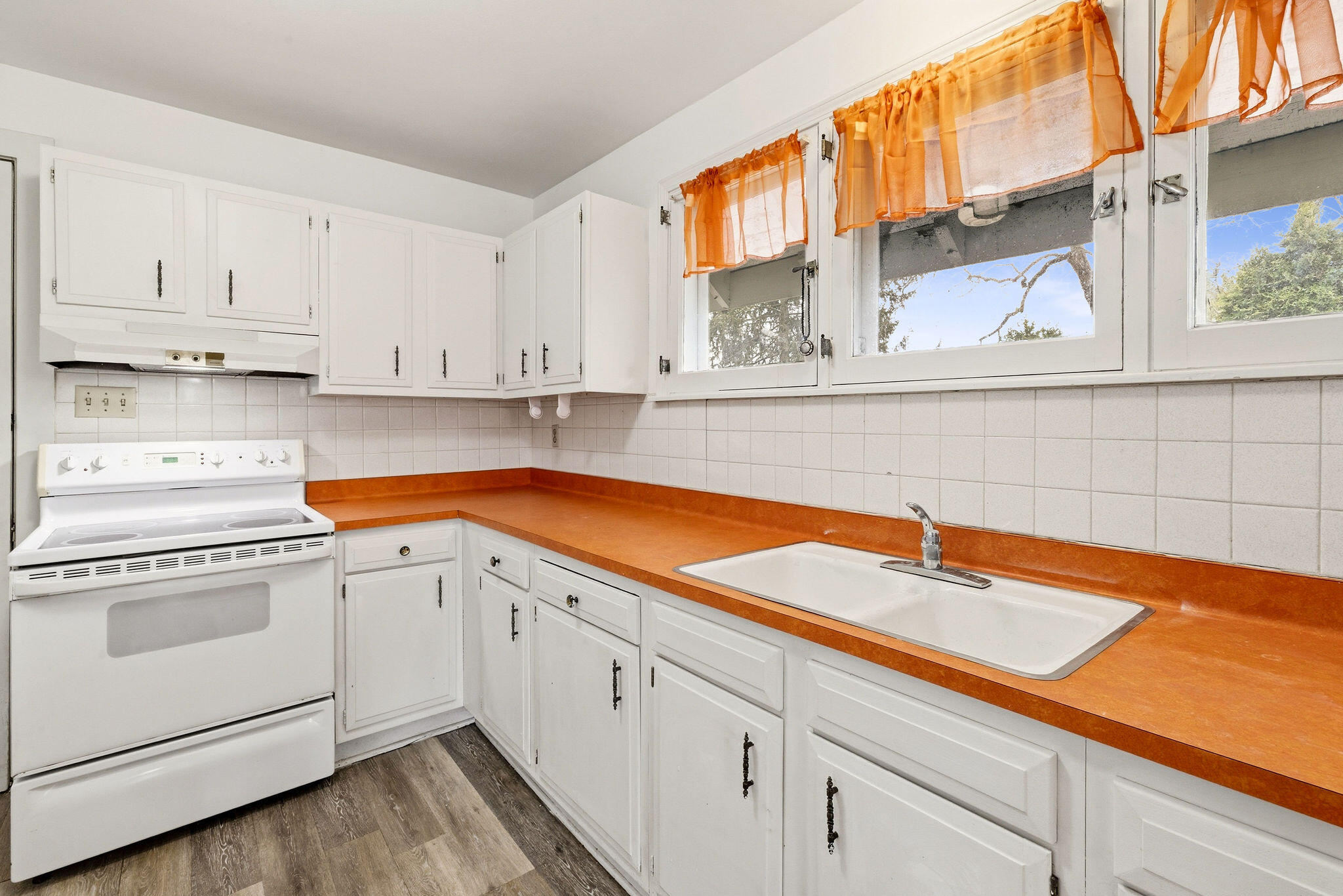 1526 North Hawley Road, Unit 1528 Milwaukee, WI 53208 - Photo 7 of 30 Great counter space