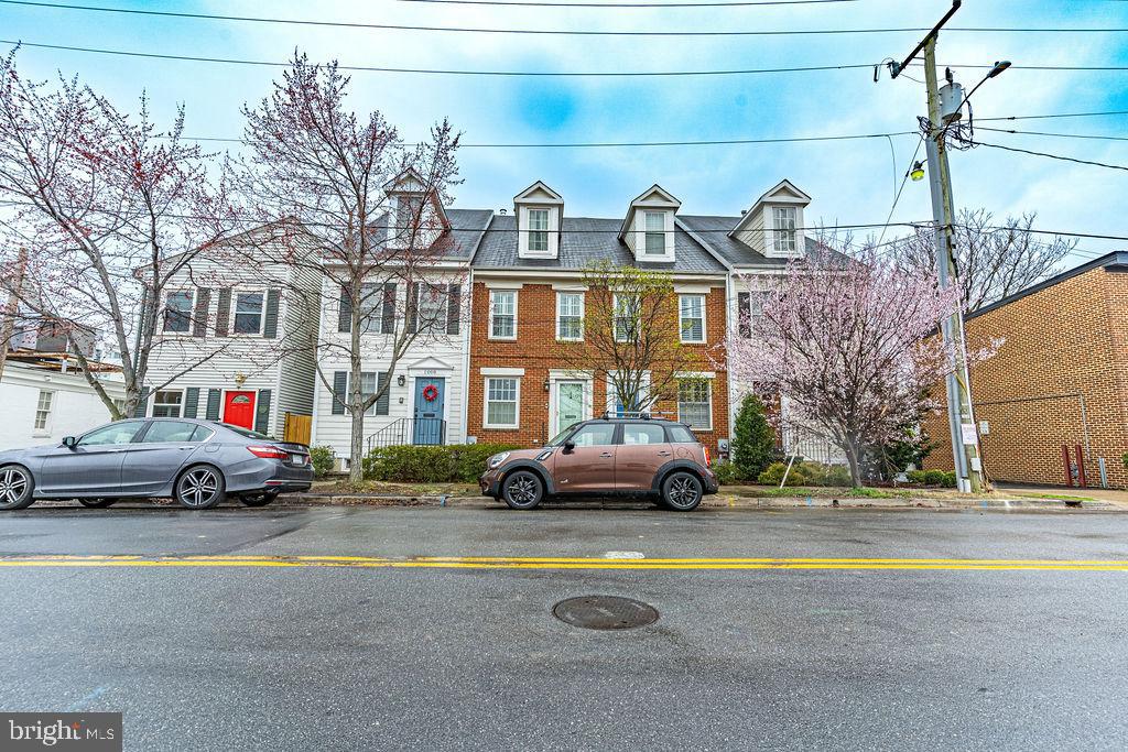 1010 Wythe Street, Alexandria, VA 22314 Compass