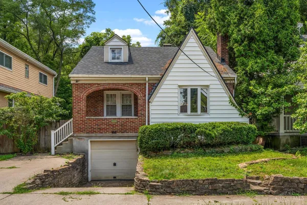 $425,000 | 3445 Oak View Place, Cincinnati, OH 45209