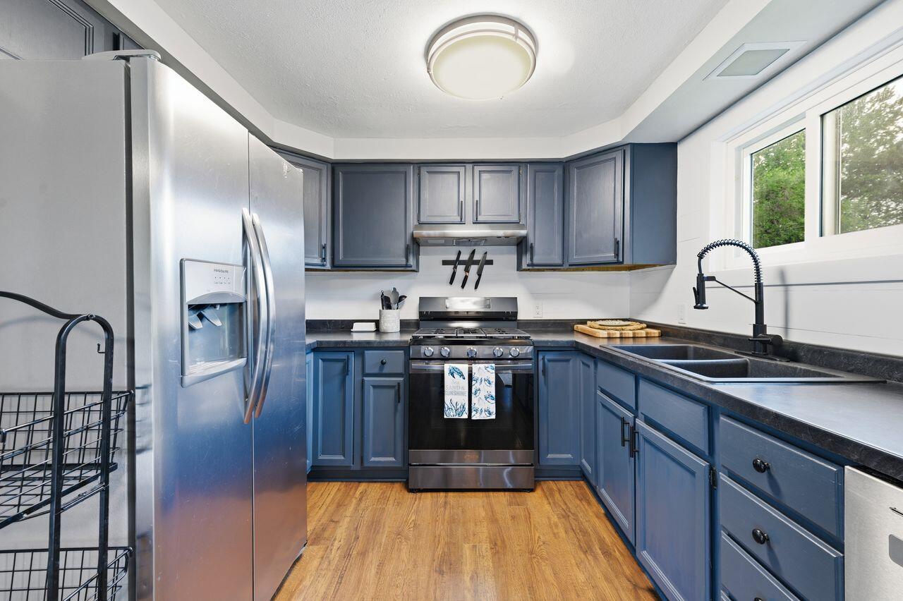 7457 Lincoln Road Eldorado, WI 54979 - Photo 10 of 31 Stainless Steel appliances