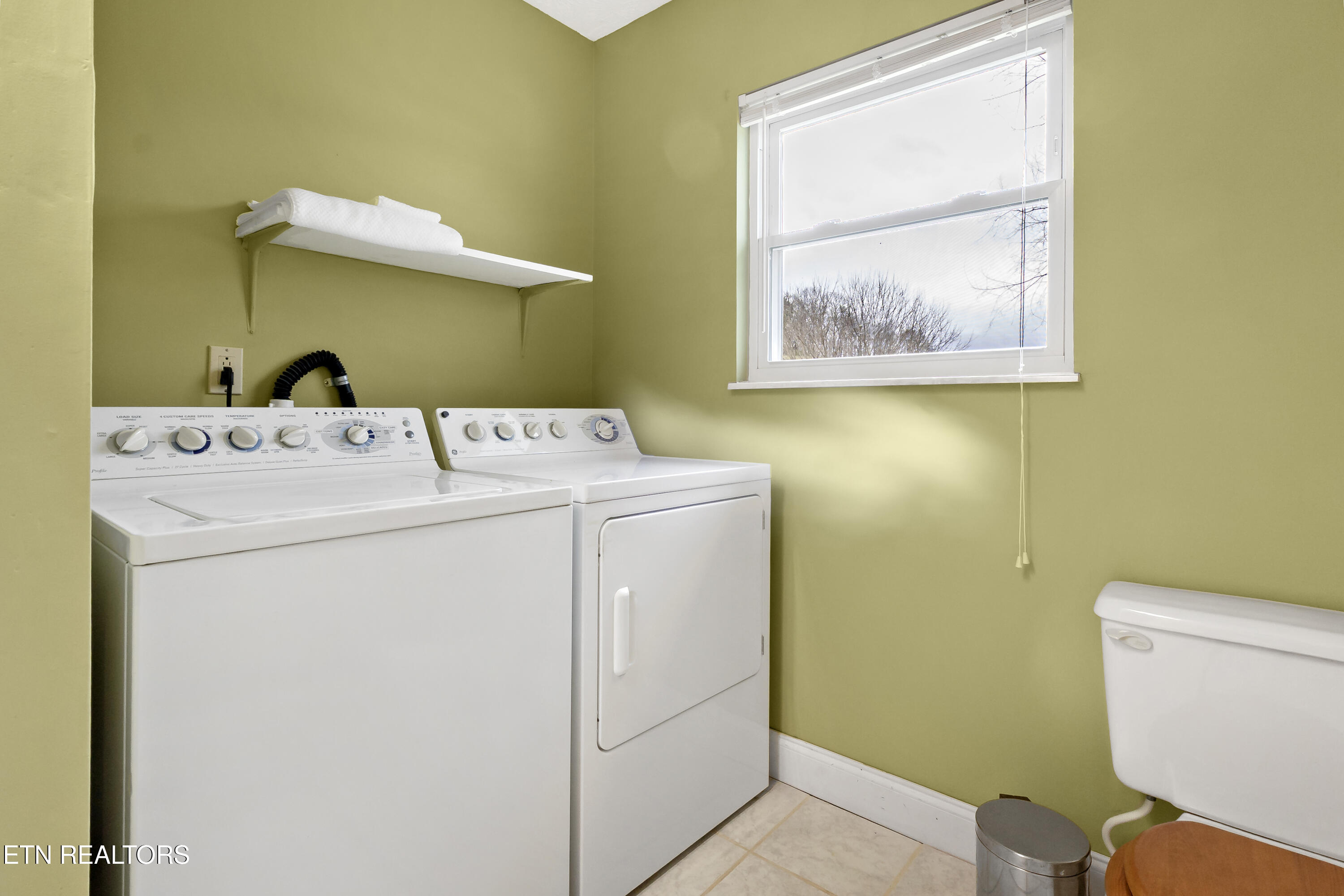 20590 Steekee Road Loudon, TN 37774 - Photo 31 of 47 Washer & Dryer in Primary Bath