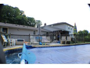 204 Murrell Road Kingsport, TN 37660 - Photo 19 of 24 Pool and Pool Deck
