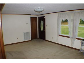 204 Murrell Road Kingsport, TN 37660 - Photo 5 of 24 Living Room