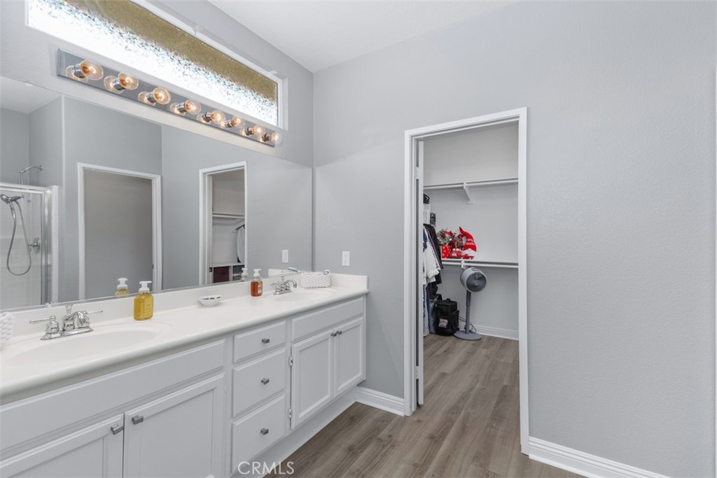28208 Meadowsweet Drive Menifee, CA 92584 - Photo 19 of 55 a en suite bathroom with a double vanity sink and a mirror