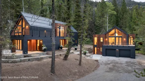 $6,725,000 | 6635 Highway 22, Wilson, WY 83014