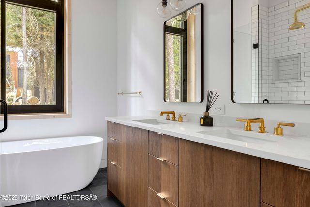 $6,725,000 | 6635 Highway 22, Wilson, WY 83014