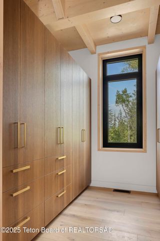 $6,725,000 | 6635 Highway 22, Wilson, WY 83014