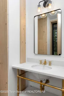 $6,725,000 | 6635 Highway 22, Wilson, WY 83014