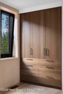 $6,725,000 | 6635 Highway 22, Wilson, WY 83014