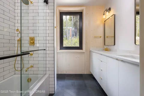 $6,725,000 | 6635 Highway 22, Wilson, WY 83014