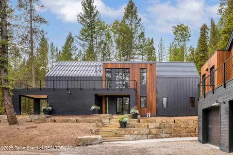 $6,725,000 | 6635 Highway 22, Wilson, WY 83014