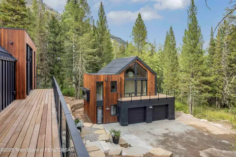 $6,725,000 | 6635 Highway 22, Wilson, WY 83014