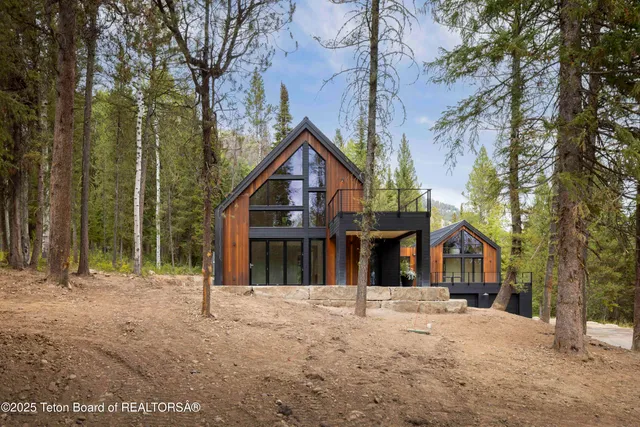 $6,725,000 | 6635 Highway 22, Wilson, WY 83014