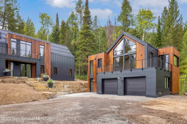 $6,725,000 | 6635 Highway 22, Wilson, WY 83014