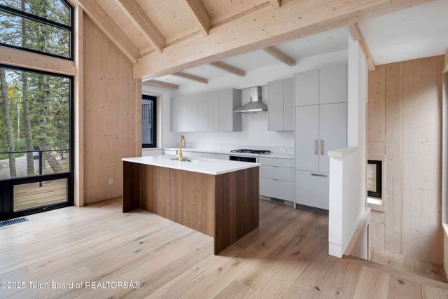 $6,725,000 | 6635 Highway 22, Wilson, WY 83014