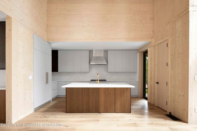 $6,725,000 | 6635 Highway 22, Wilson, WY 83014