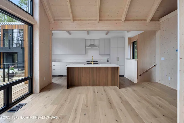 $6,725,000 | 6635 Highway 22, Wilson, WY 83014